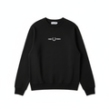 Fred Perry Sweatshirt auf weißem Hintergrund