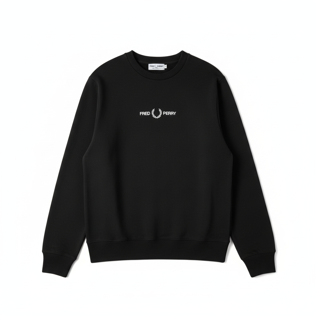 Fred Perry Sweatshirt auf weißem Hintergrund