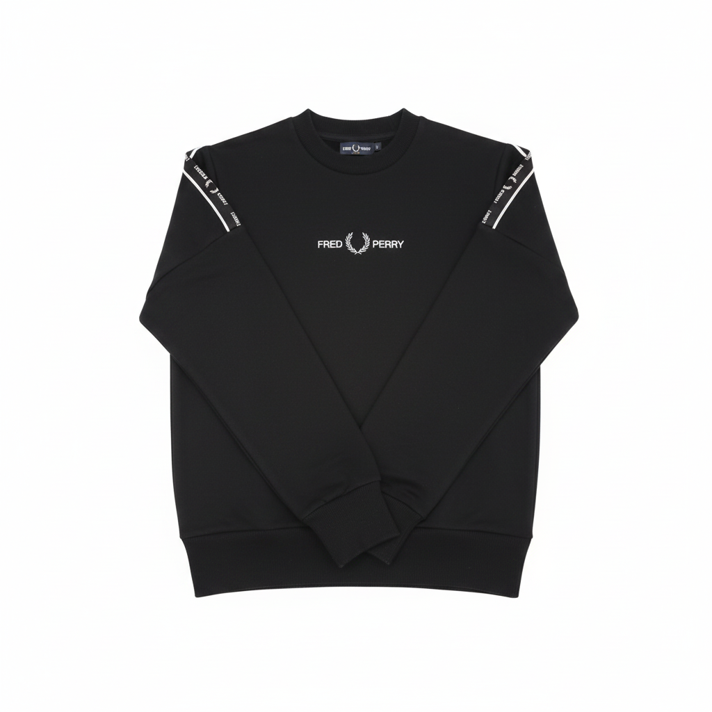 Fred Perry Sweatshirt Logo-Tape auf weißem Hintergrund