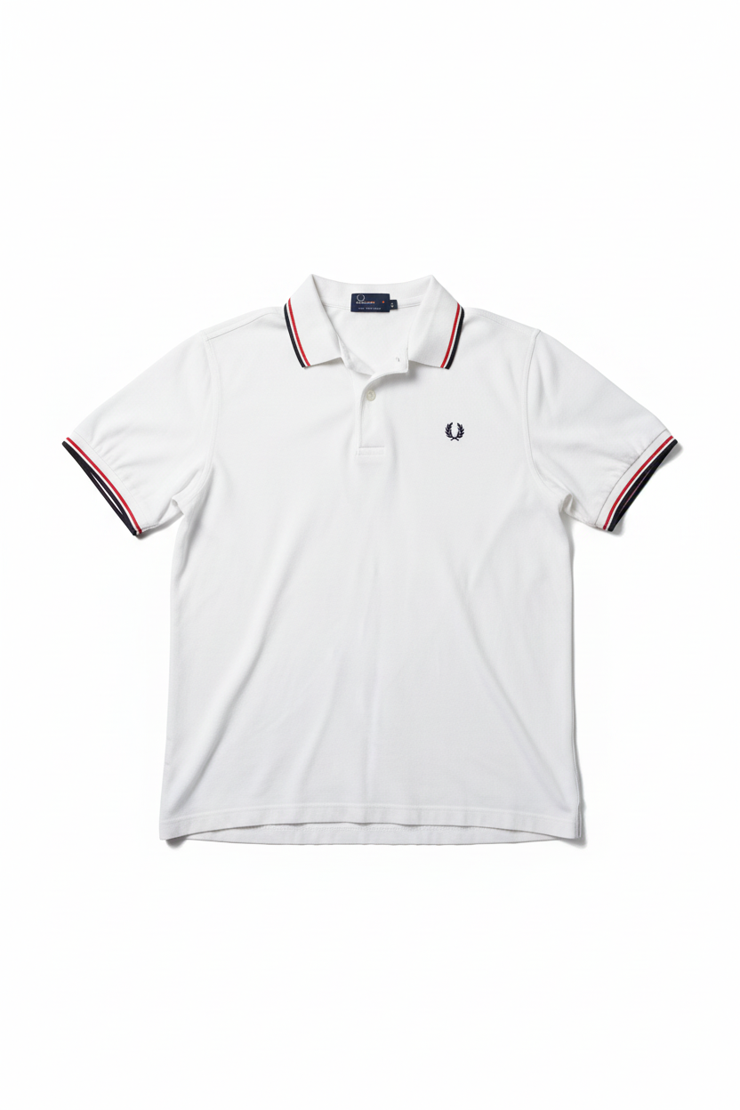 Weißes Polo mit roten Streifen Produktbild