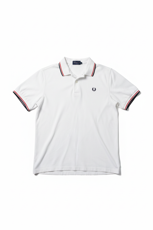 Weißes Polo mit roten Streifen Produktbild